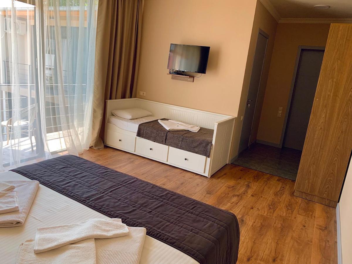 Guest House Smile Kobuleti ภายนอก รูปภาพ