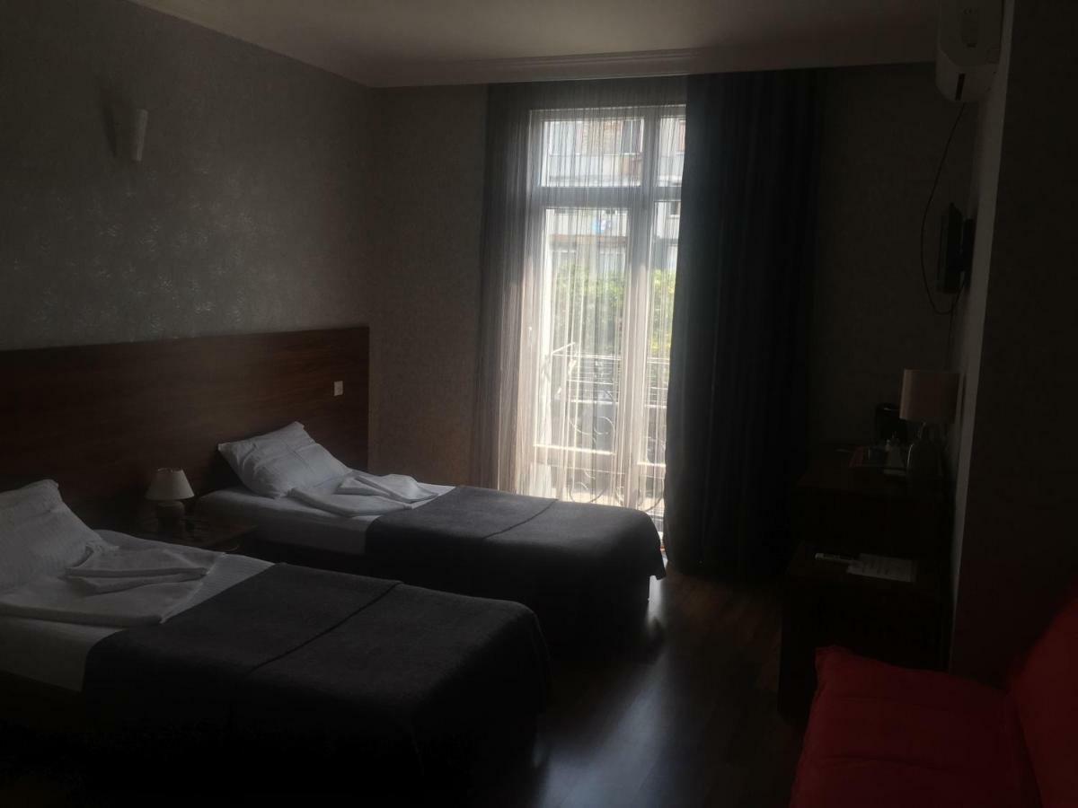 Guest House Smile Kobuleti ภายนอก รูปภาพ