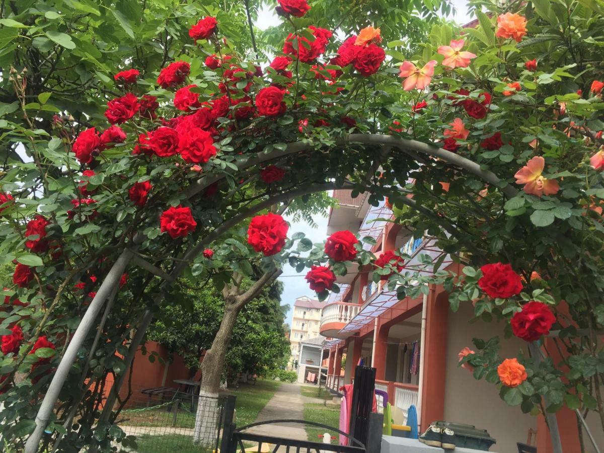 Guest House Smile Kobuleti ภายนอก รูปภาพ