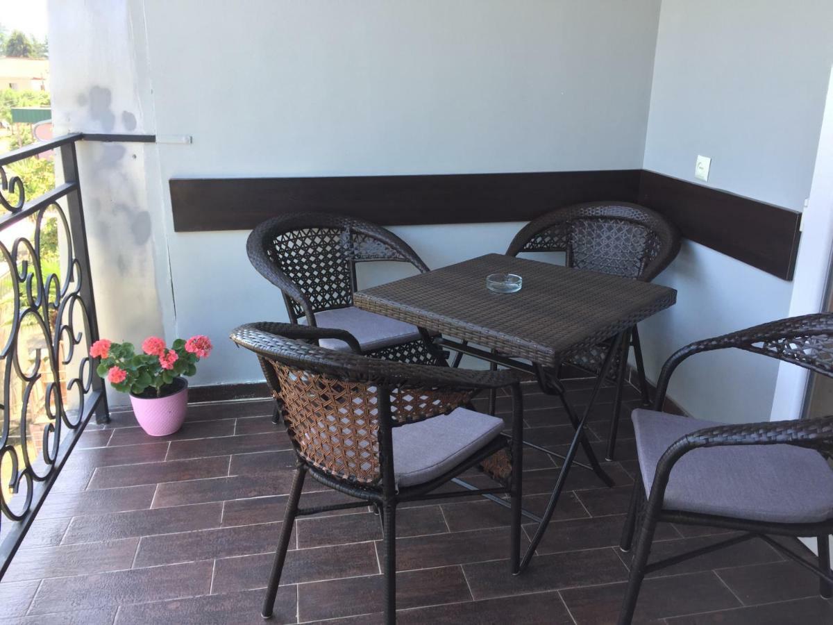 Guest House Smile Kobuleti ภายนอก รูปภาพ